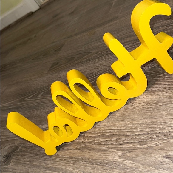 Yellow 'Hello' Sign - Picture 6 of 7
